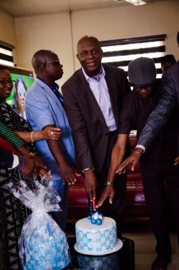 7141DA58-6F69-4717-AE7A-F5003A463412