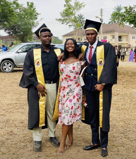 960CF9EF-C740-4113-AC8C-368E363A8F7C