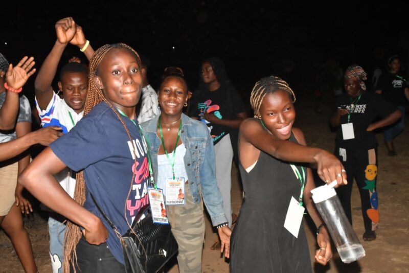 DAAD6228-054E-4740-80DA-70171E826BBB