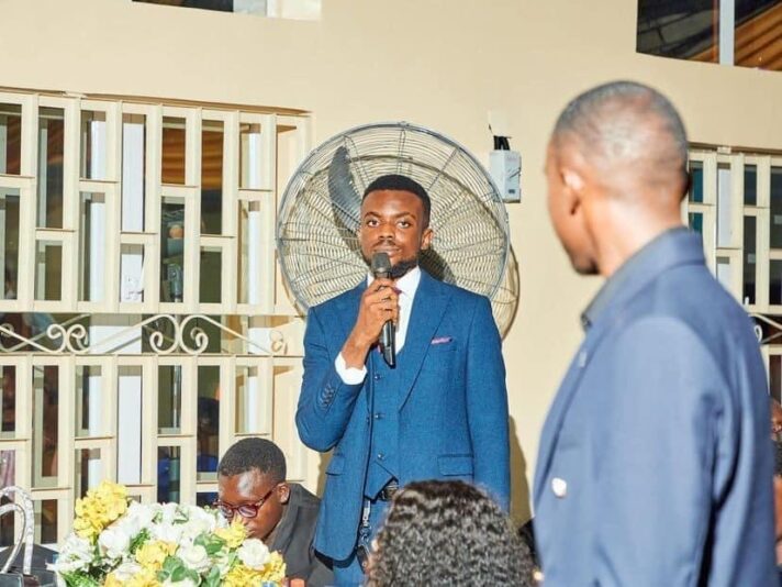 9FDDB2B2-D006-4C3D-8486-4228E2C0E031