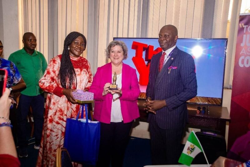 23B3364A-E8D7-4C4B-84F9-76C55C8FA151