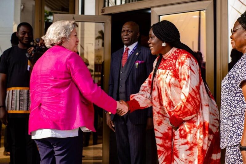 28235410-5F0E-4BC0-B73D-9A7B45D6049D