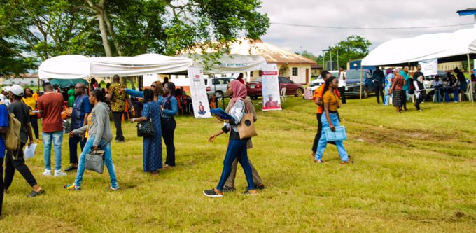 E2DAB2CD-7DA4-4DAB-8370-185B9E9C0CB8